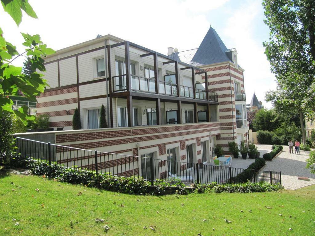Daire Superbe Deux Pieces Vue Mer Avec Jardin